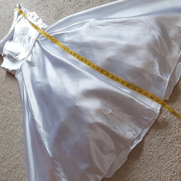 White 1950s Style Satin A-Line Tea Length Wedding Dress and Bow Veil Sz 6 - Picture 15 of 17